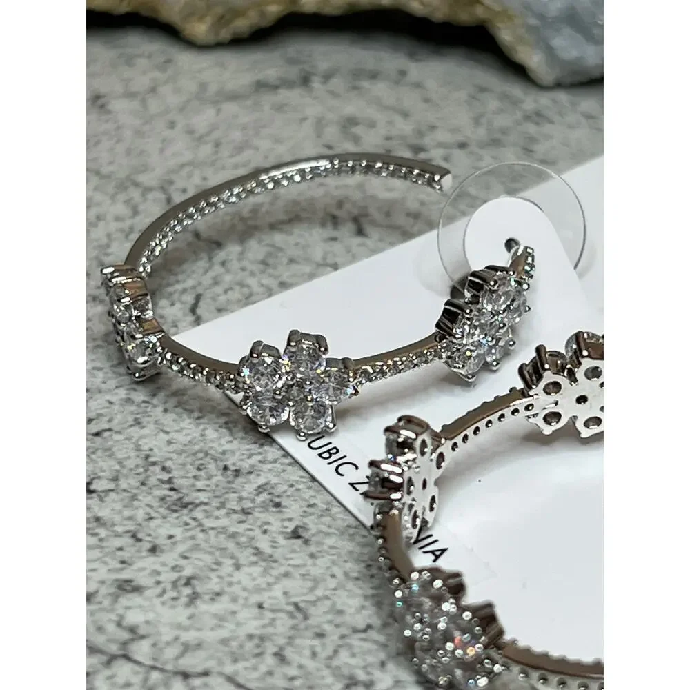 Nwt Kate Spade gleaming garden silvertone rhinestone flower hoops earrings - Picture 5 of 6